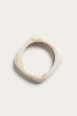 Armbånd i marmorlook