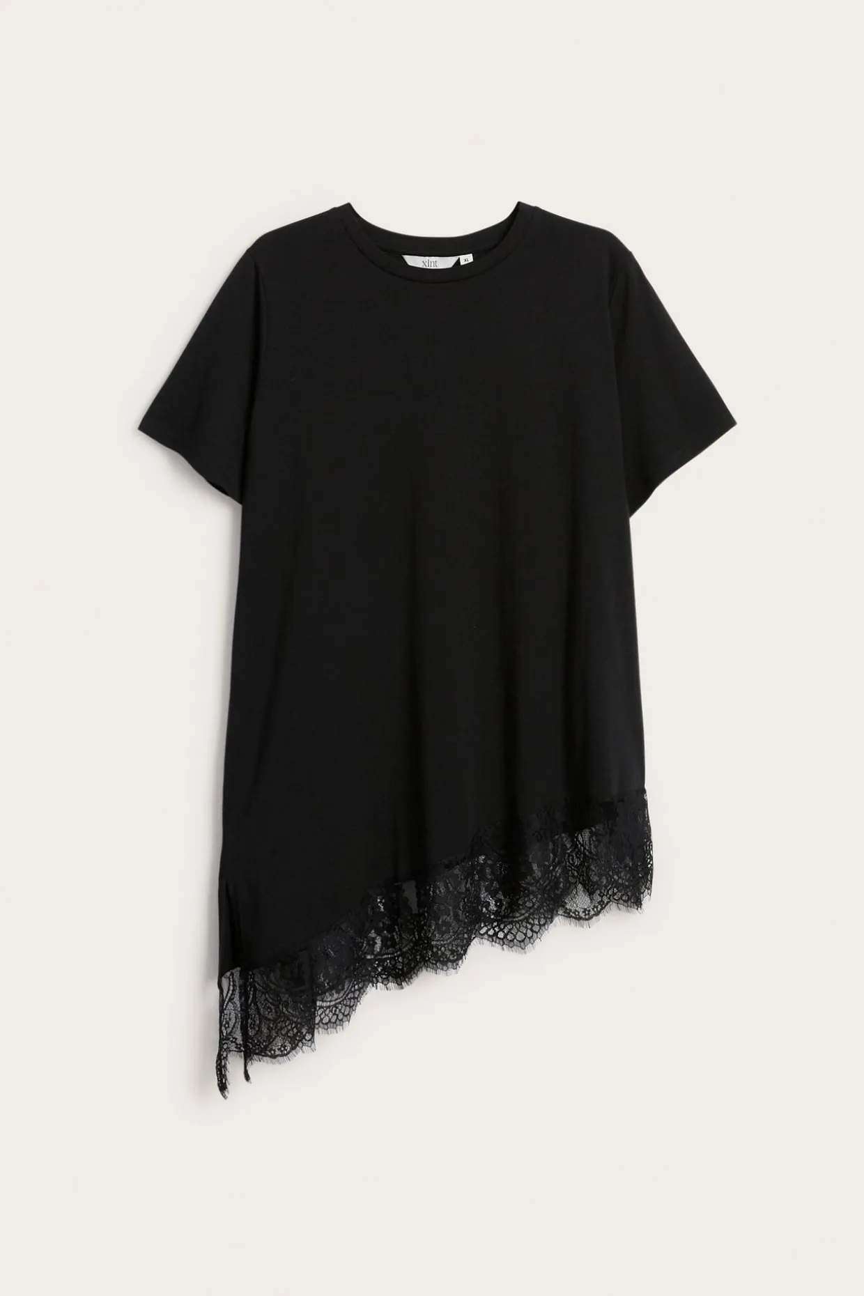 Asymmetrisk topp med blondekant