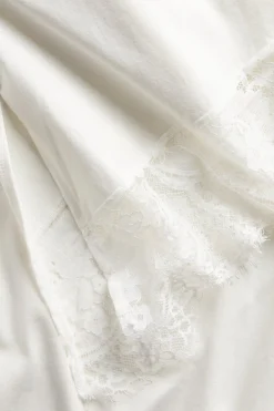 Asymmetrisk topp med blondekant