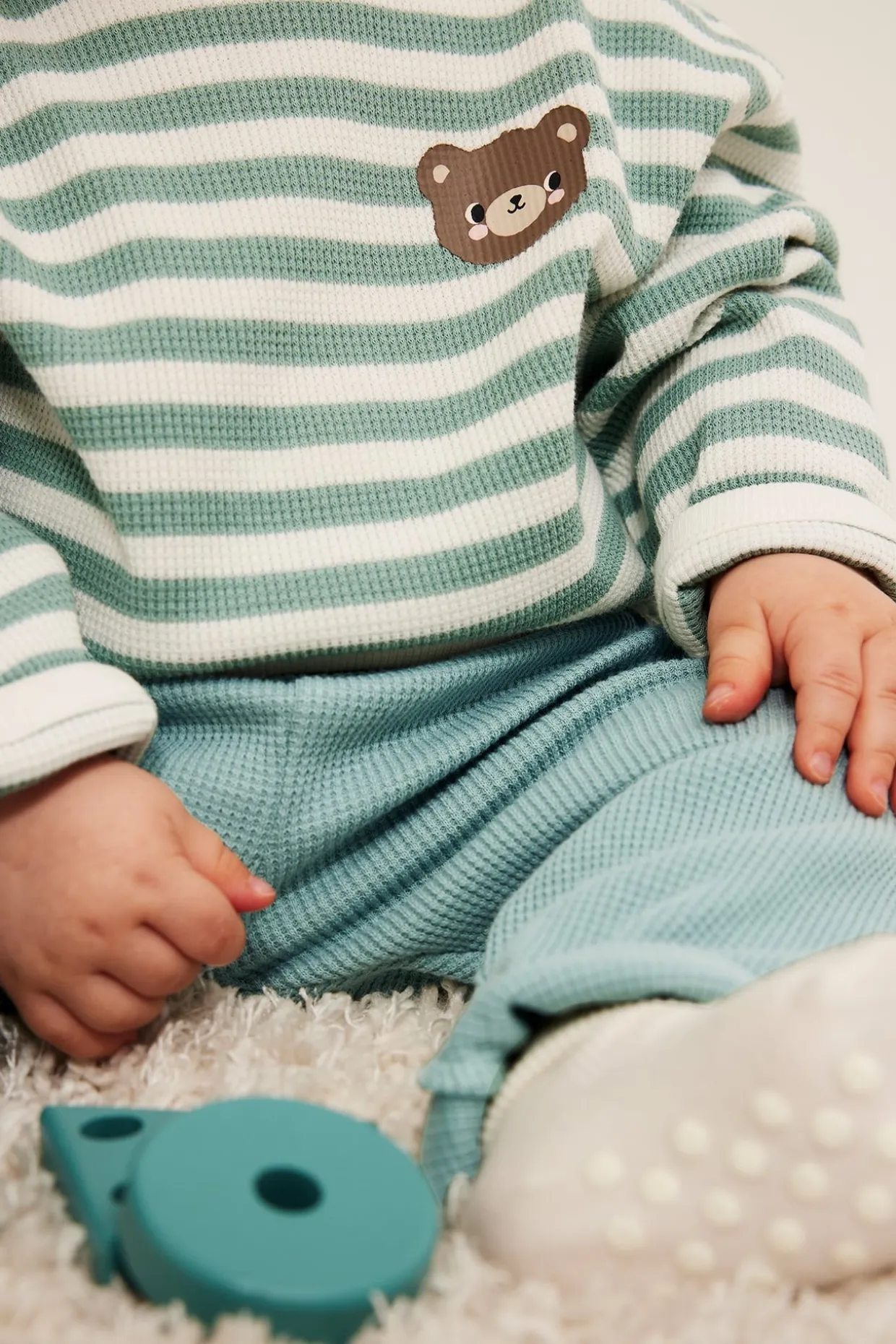 Babybukser med vaffelstruktur