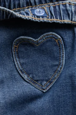 Babyjeans med hjerteformede lommer