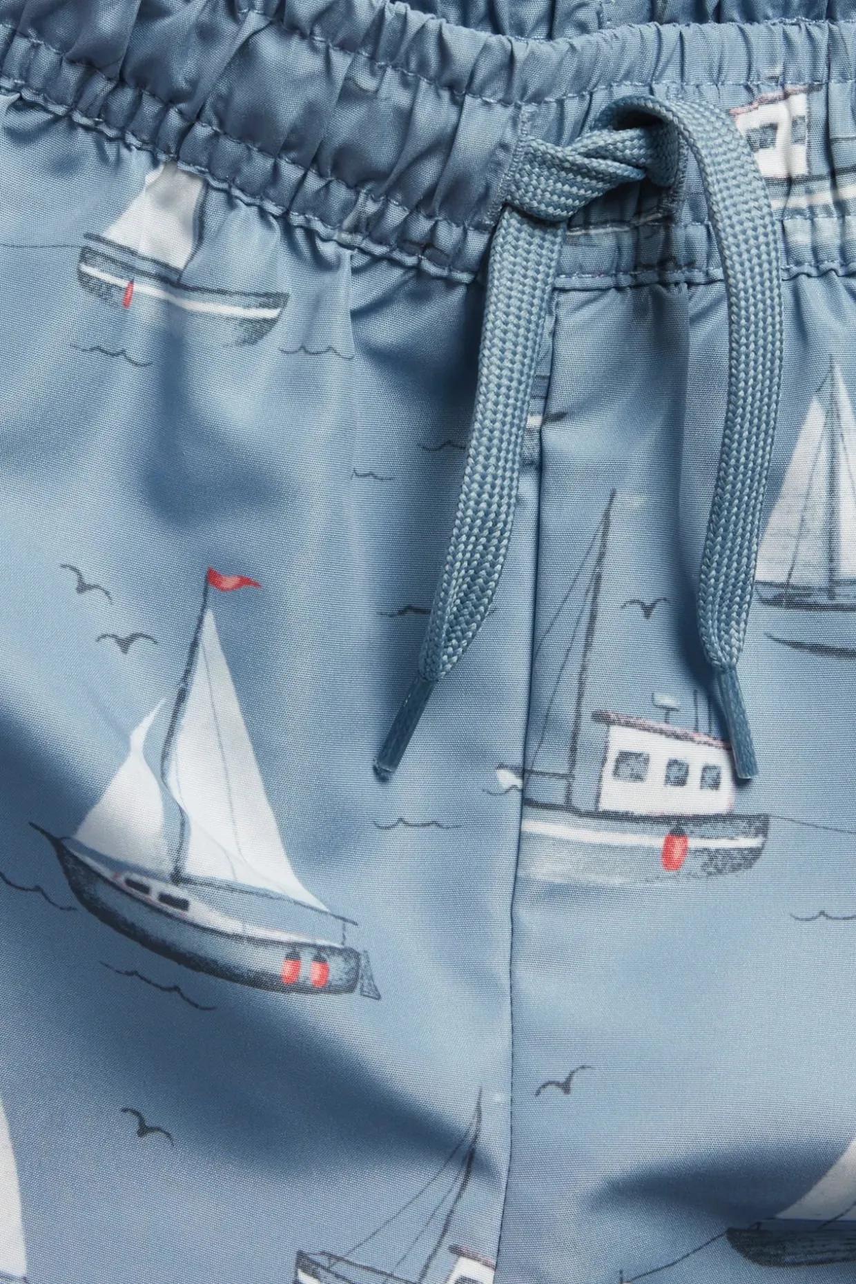 Badeshorts med båtmønster