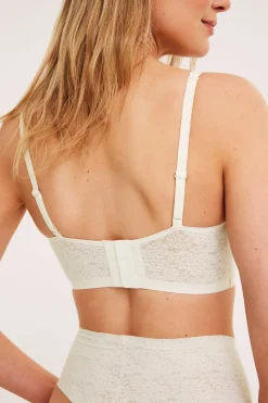 BH uten bøyle i elastiske blonder