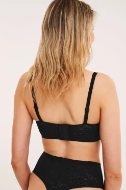 BH uten bøyle i elastiske blonder