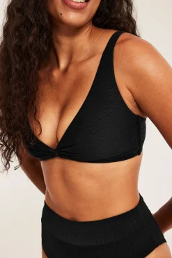 Bikinitopp med vridd detalj