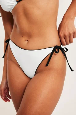 Bikinitruse brazilian med knytebånd