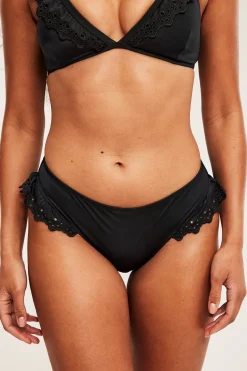 Bikinitruse i brazilian-modell med broderie anglaise