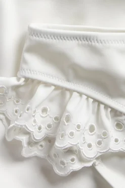 Bikinitruse i brazilian-modell med broderie anglaise