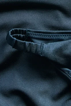 Bikinitruse i brazilian tanga-modell
