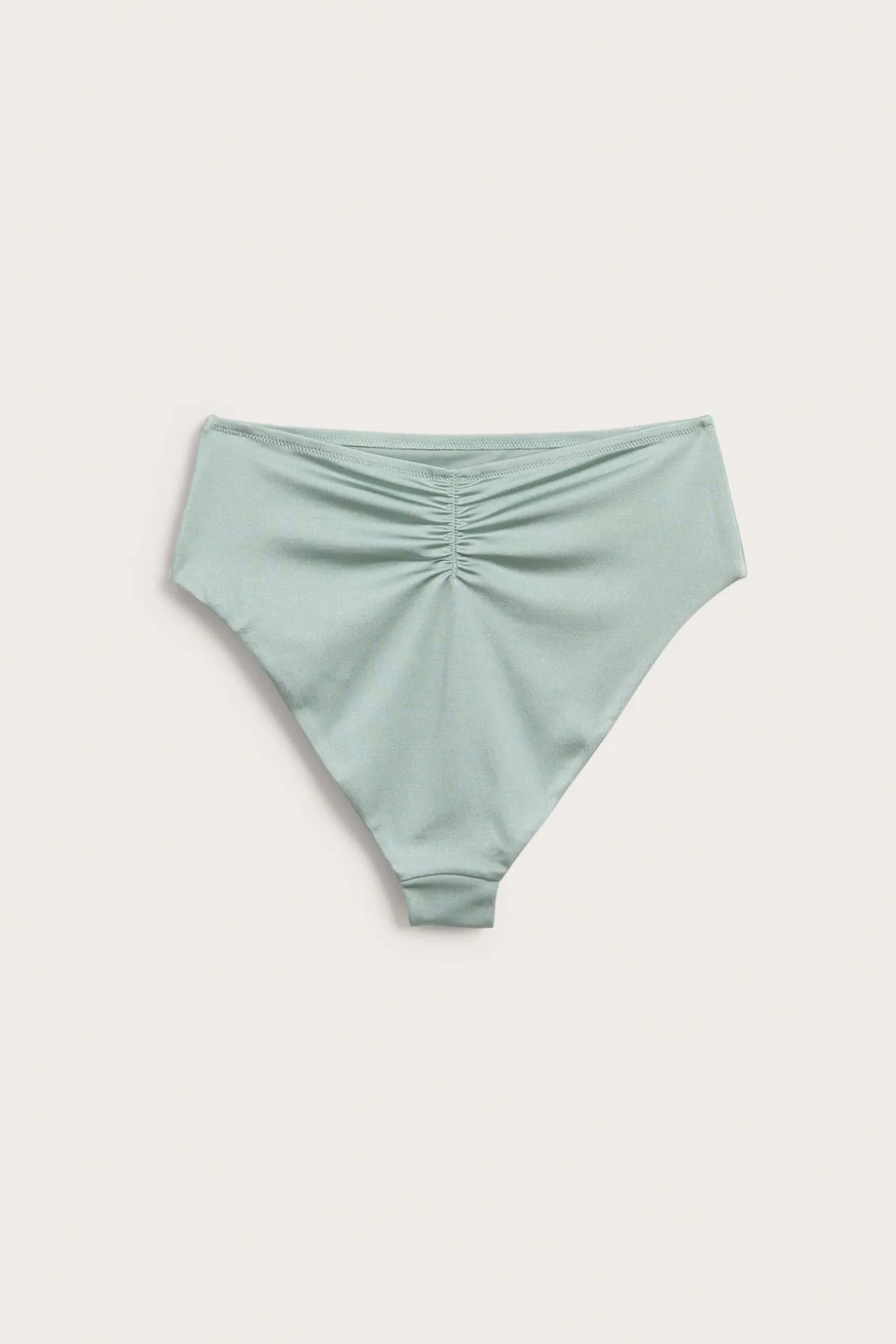 Bikinitruse med brazilian-skjæring og høye benskjæringer