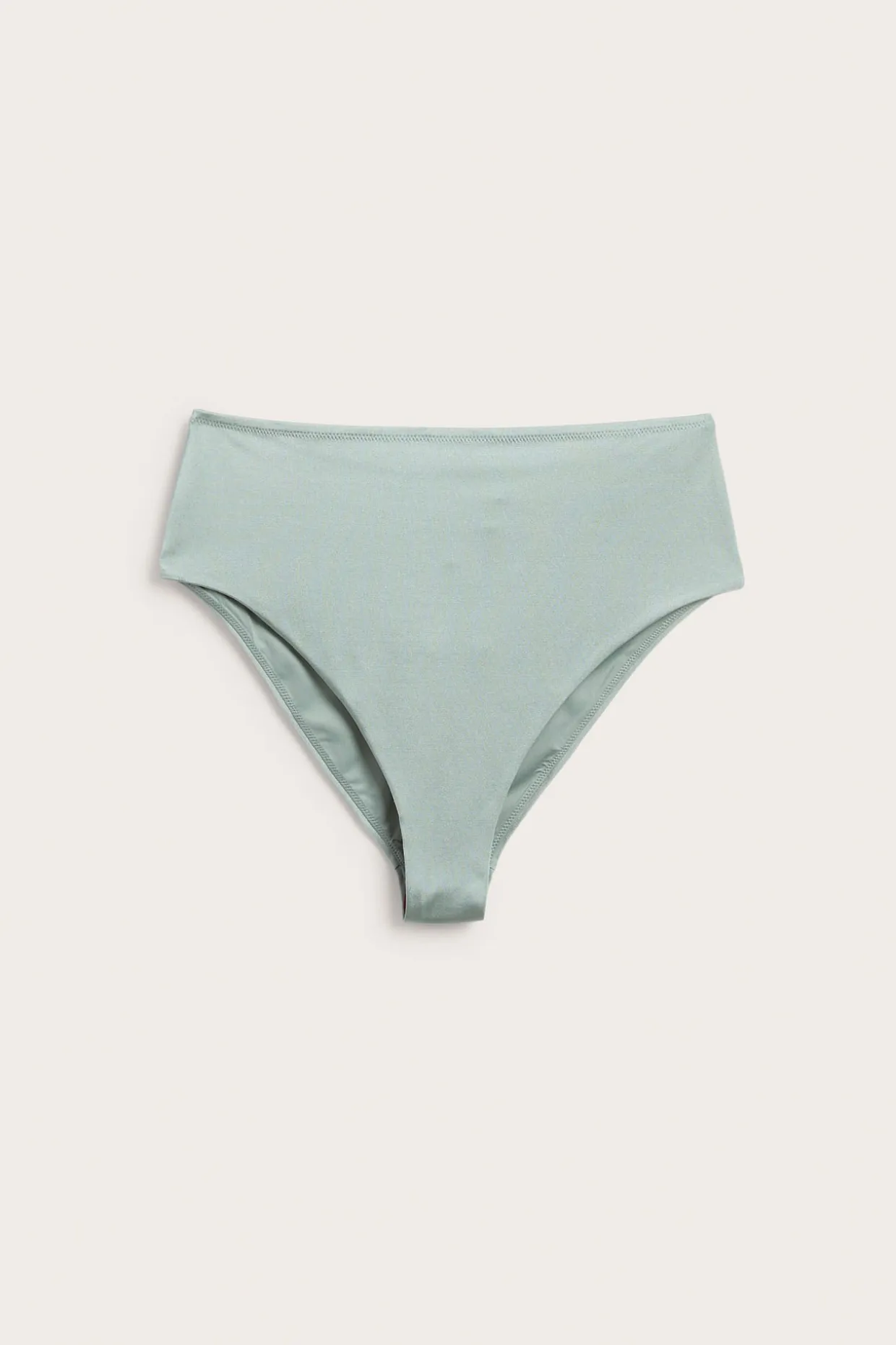 Bikinitruse med brazilian-skjæring og høye benskjæringer