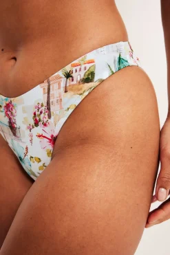 Bikinitruse med brazilian-skjæring og høye benskjæringer