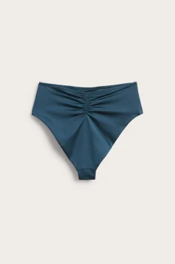 Bikinitruse med brazilian-skjæring og høye benskjæringer
