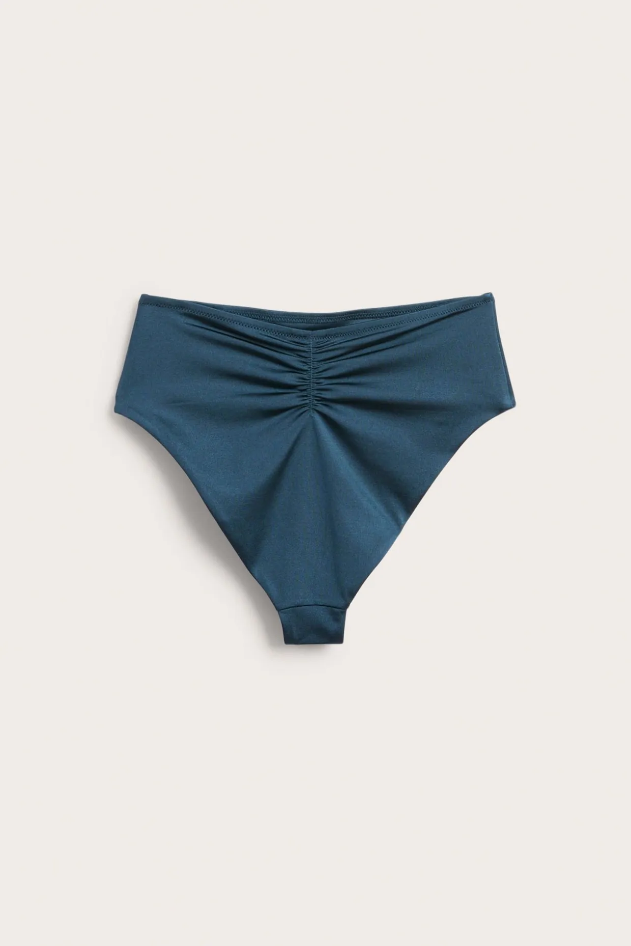 Bikinitruse med brazilian-skjæring og høye benskjæringer