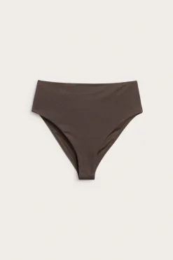 Bikinitruse med brazilian-skjæring og høye benskjæringer
