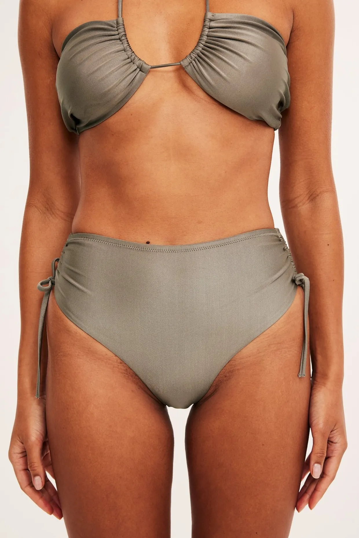 Bikinitruse med knytedetalj