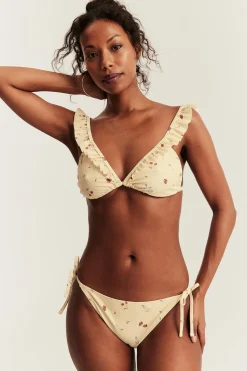 Bikinitruse Newbie Woman