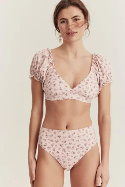 Bikinitruse Newbie Woman