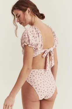 Bikinitruse Newbie Woman