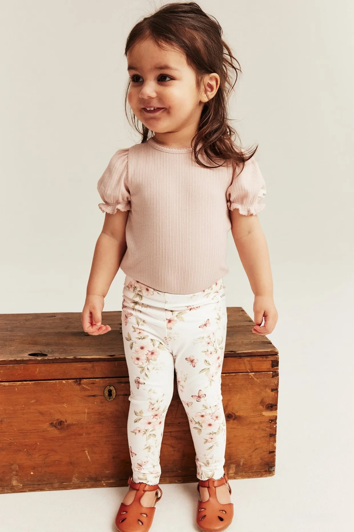 Blomstermønstrede leggings med sommerfugler