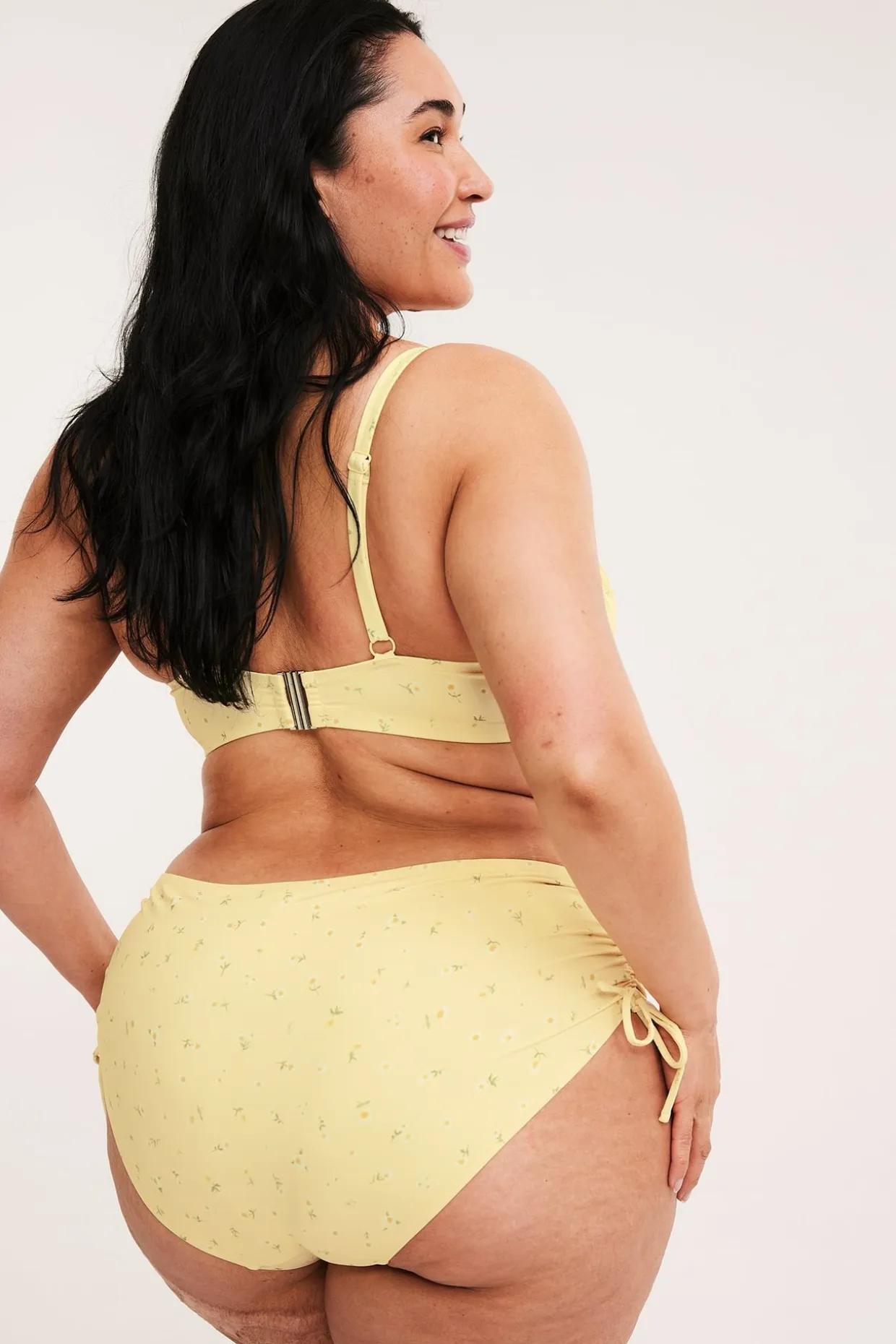 Blomstret bikinitruse med knytedetalj