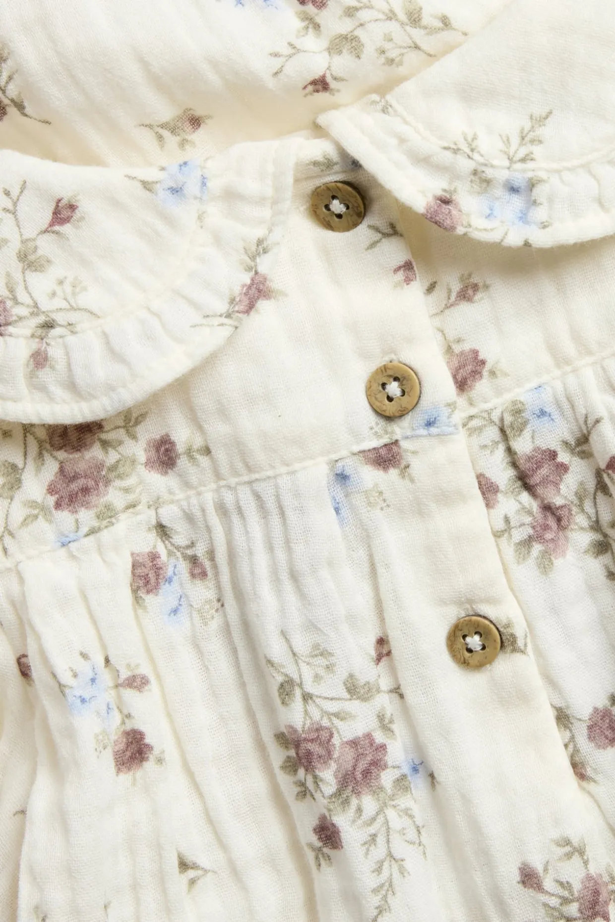Blomstret blusebody med volanger