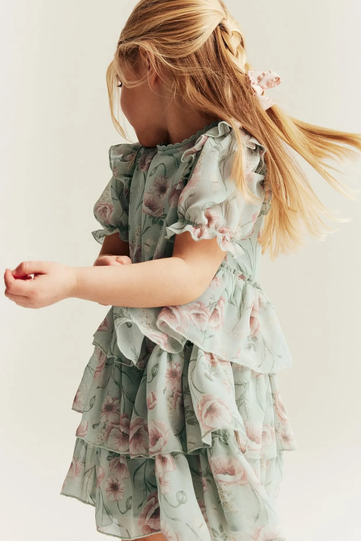 Blomstret chiffonkjole