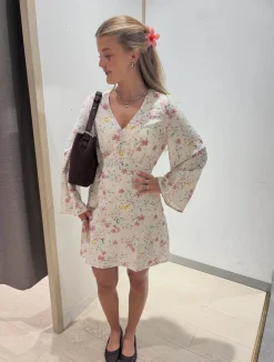 Blomstrete A-linjeformet kjole med V-hals