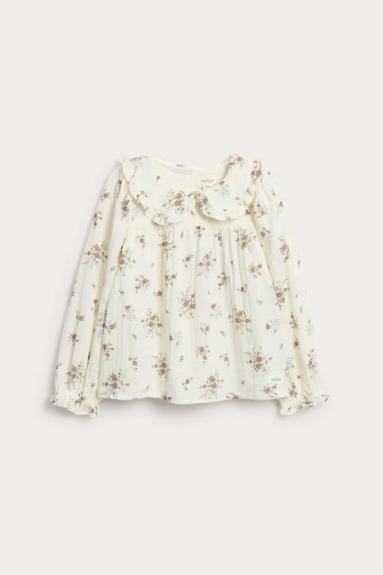 Blomstrete bluse med volangkrage