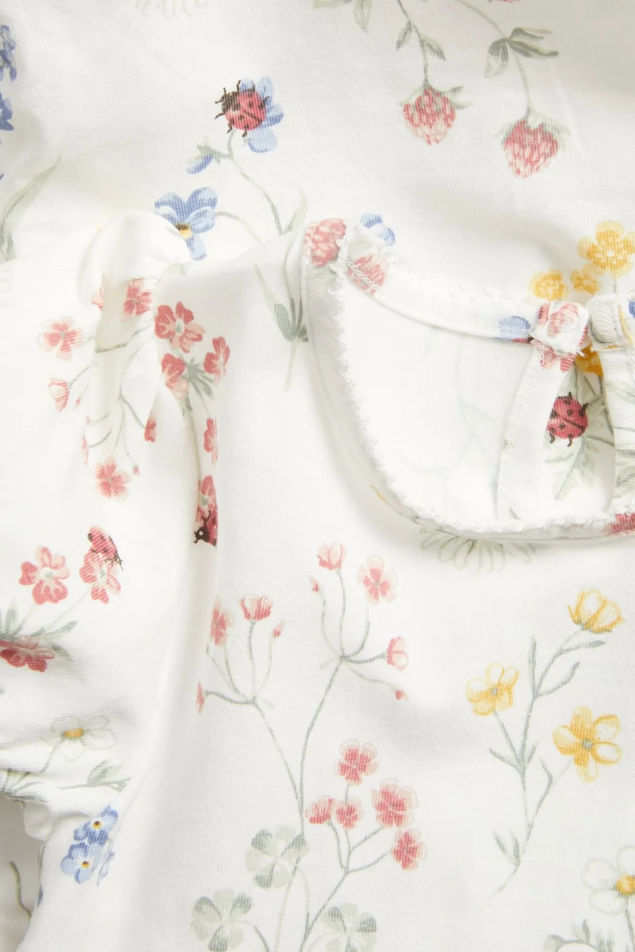 Blomstrete body med puffermer