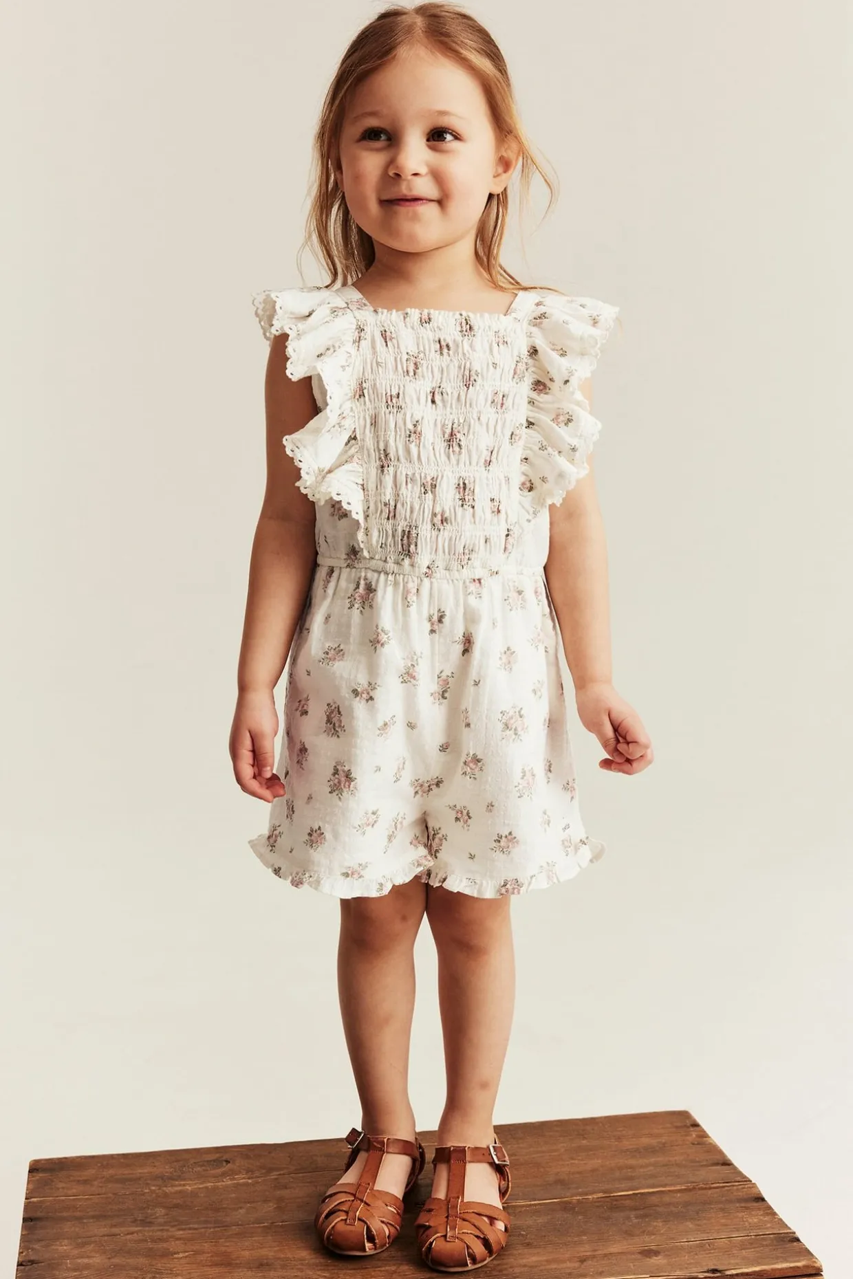 Blomstrete jumpsuit med volanger