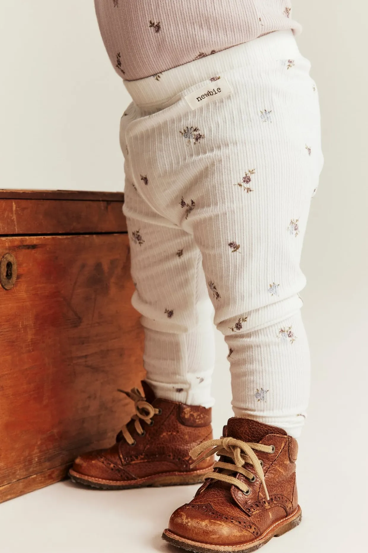 Blomstrete leggings i ribbetrikot