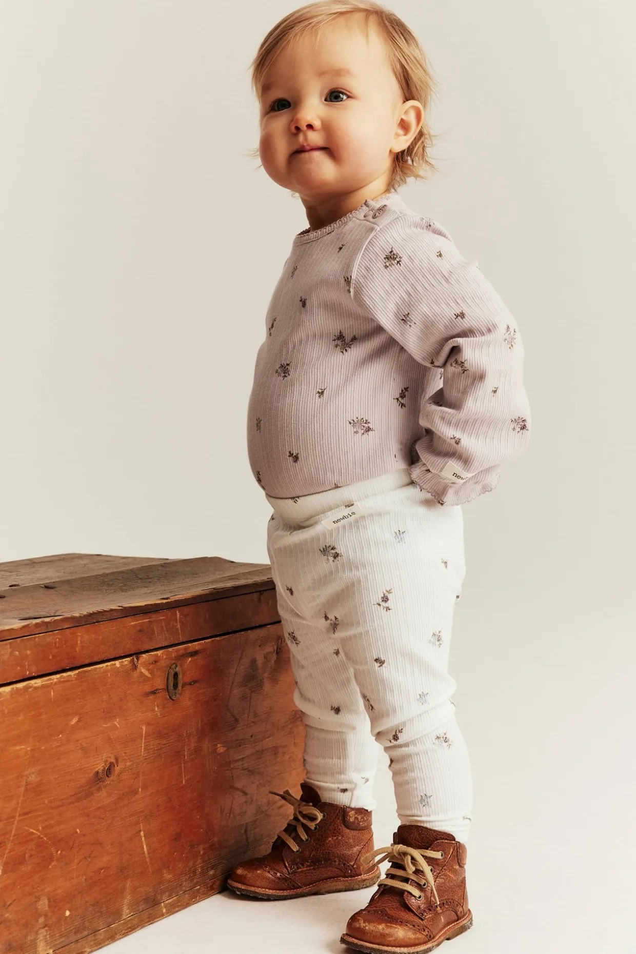 Blomstrete leggings i ribbetrikot