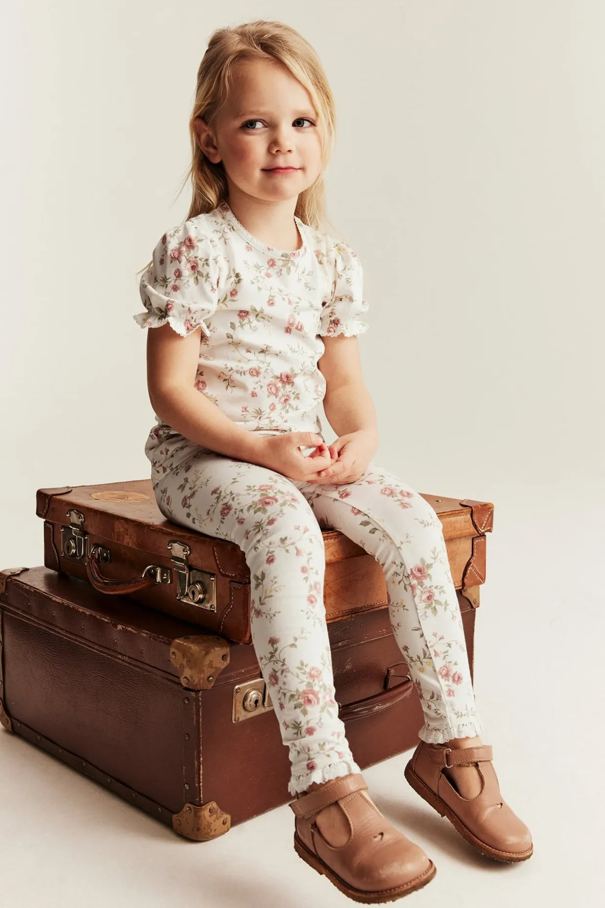 Blomstrete leggings med blonder
