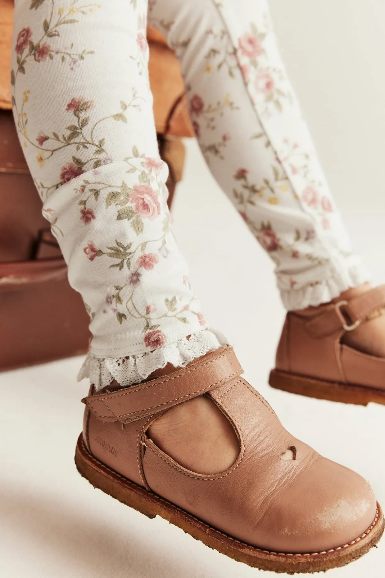Blomstrete leggings med blonder