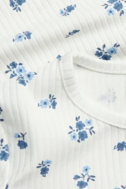 Blomstrete ribbestrikket topp