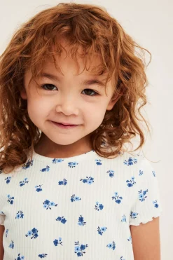 Blomstrete ribbestrikket topp