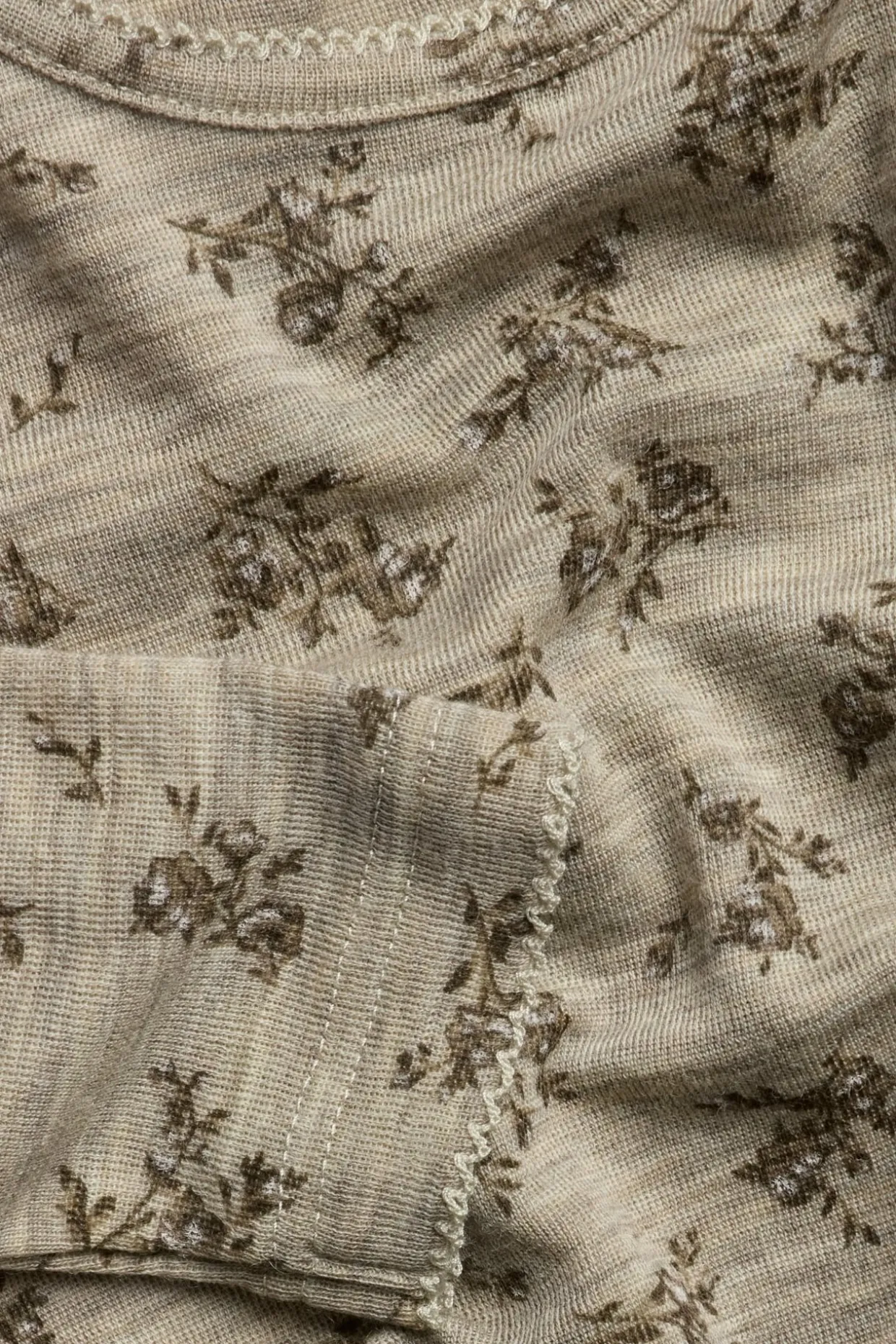 Blomstrete topp i merinoull