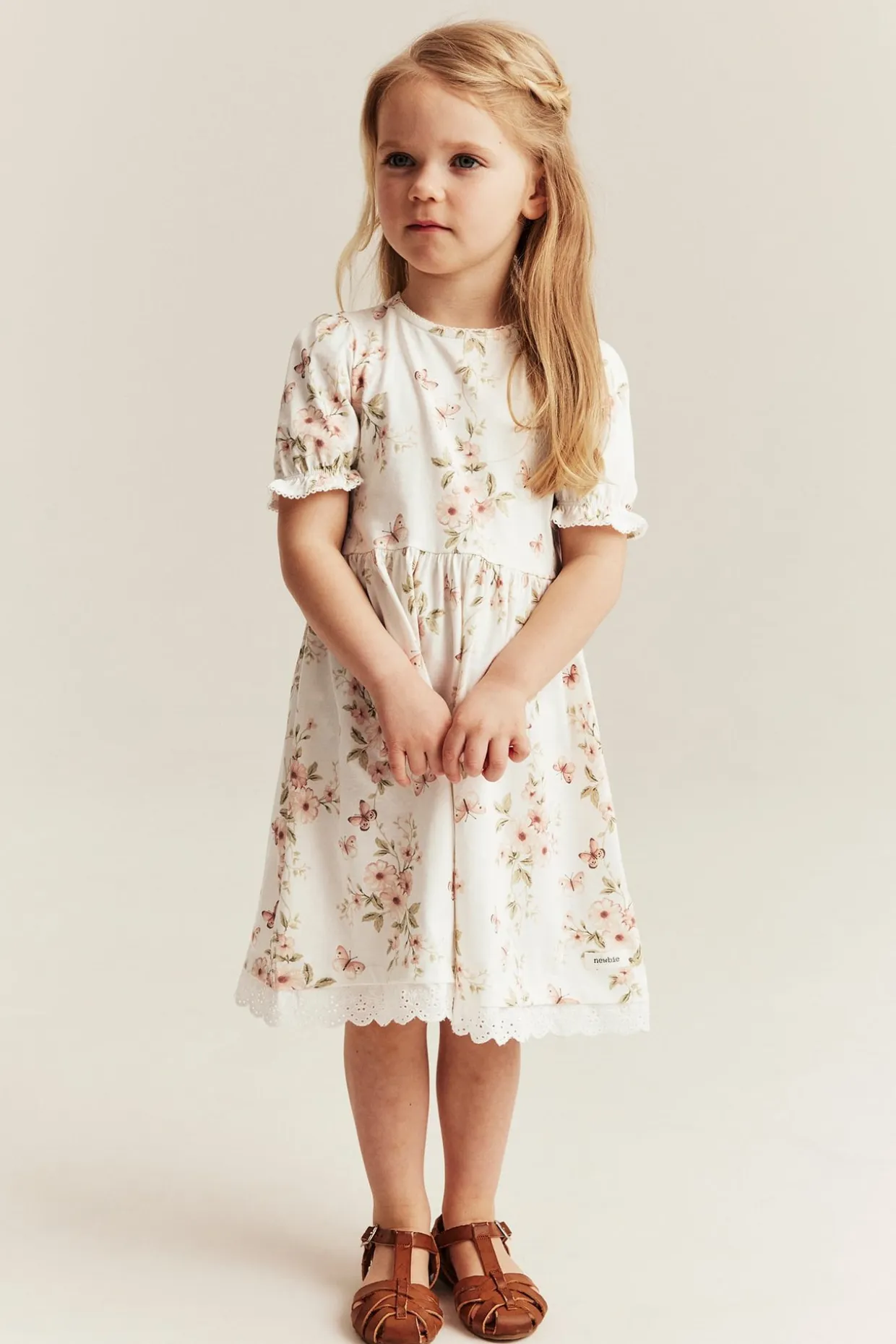 Blomstret kjole med puffermer