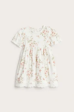 Blomstret kjole med sommerfugler
