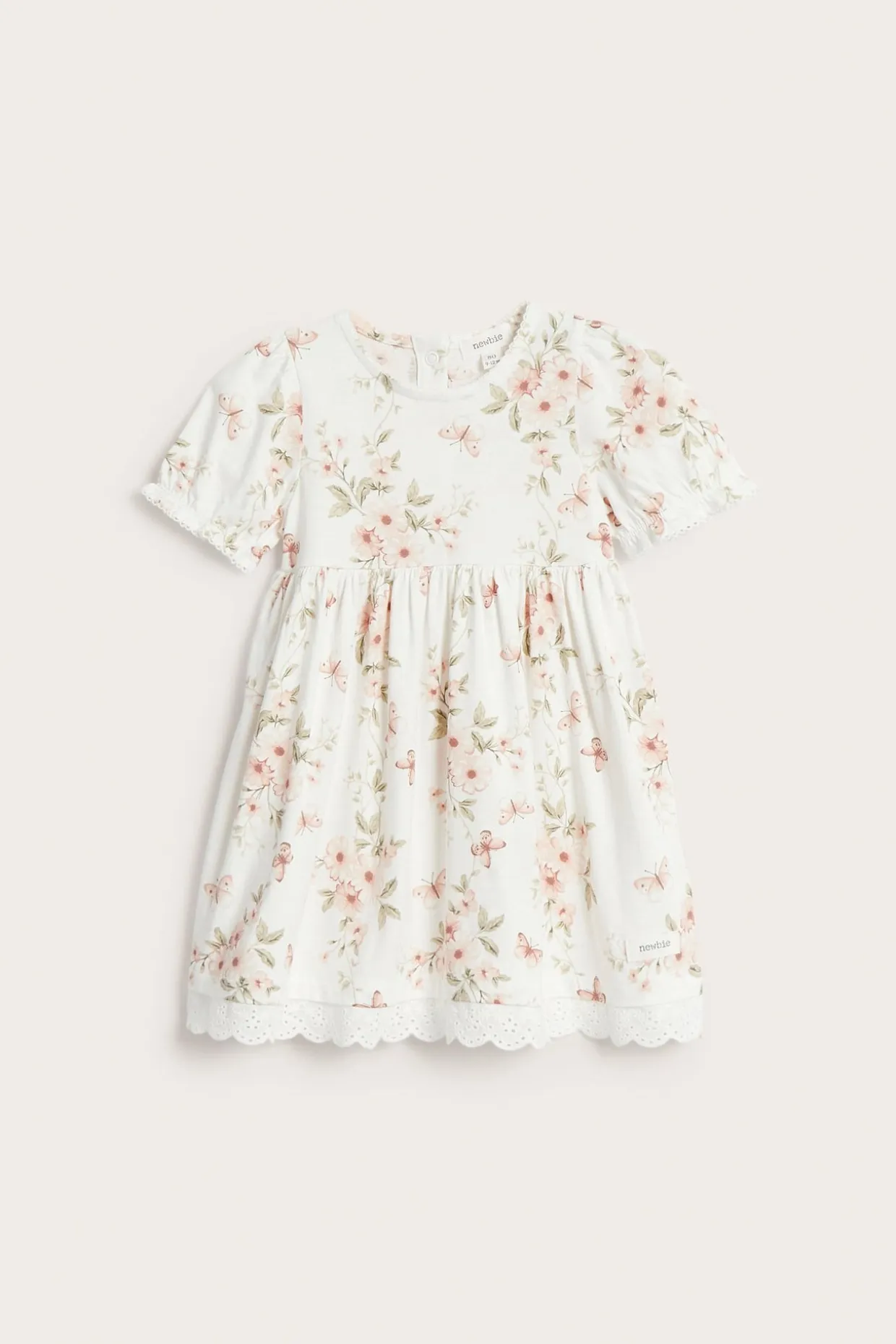Blomstret kjole med sommerfugler