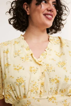 Blomstret kjole med volangdetaljer
