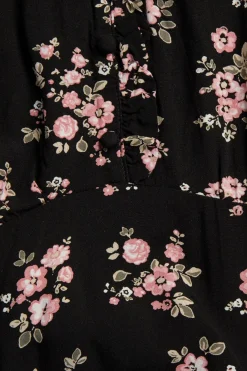 Blomstret kjole med volangdetaljer