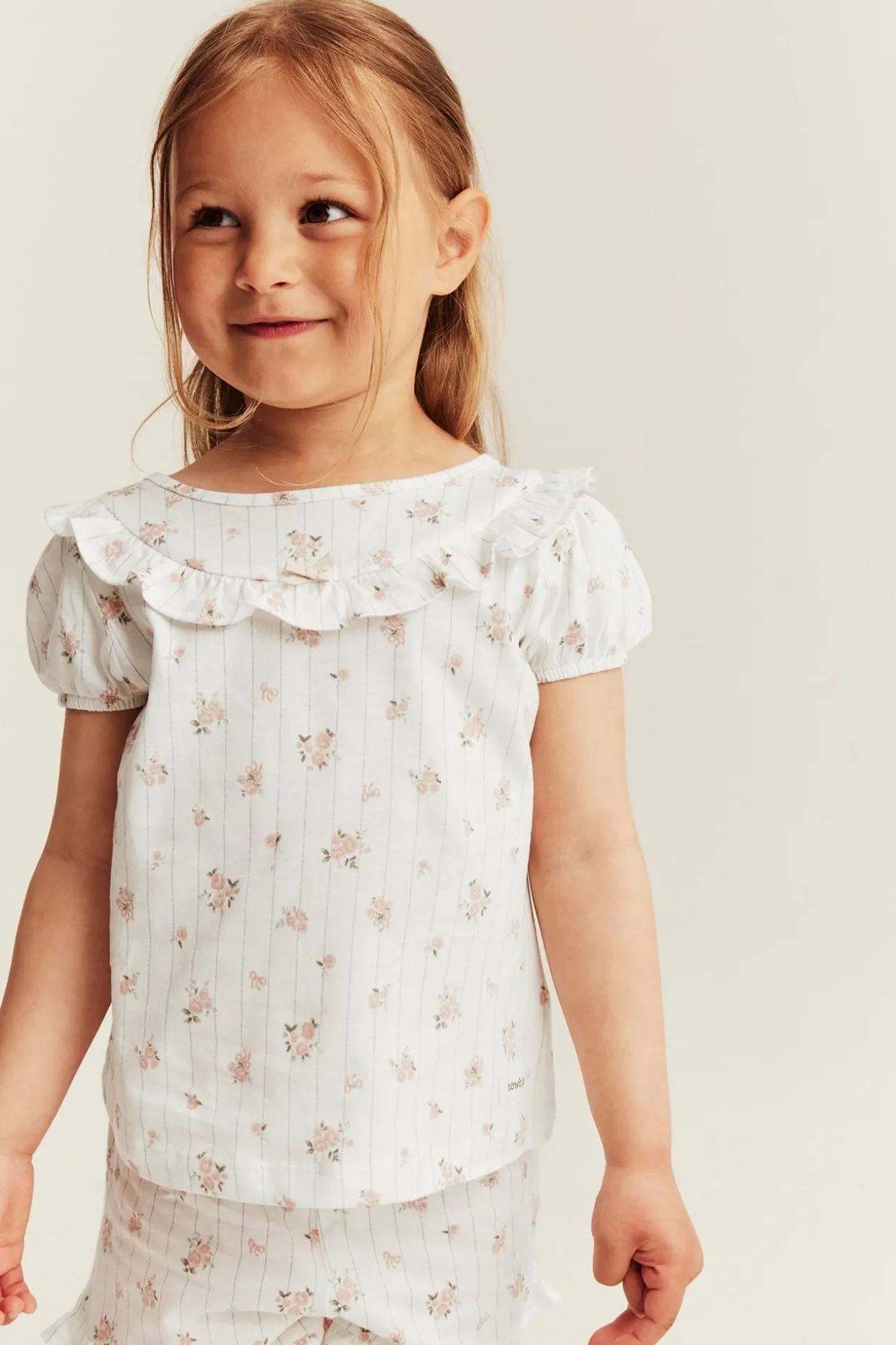 Blomstret pyjamas med volanger