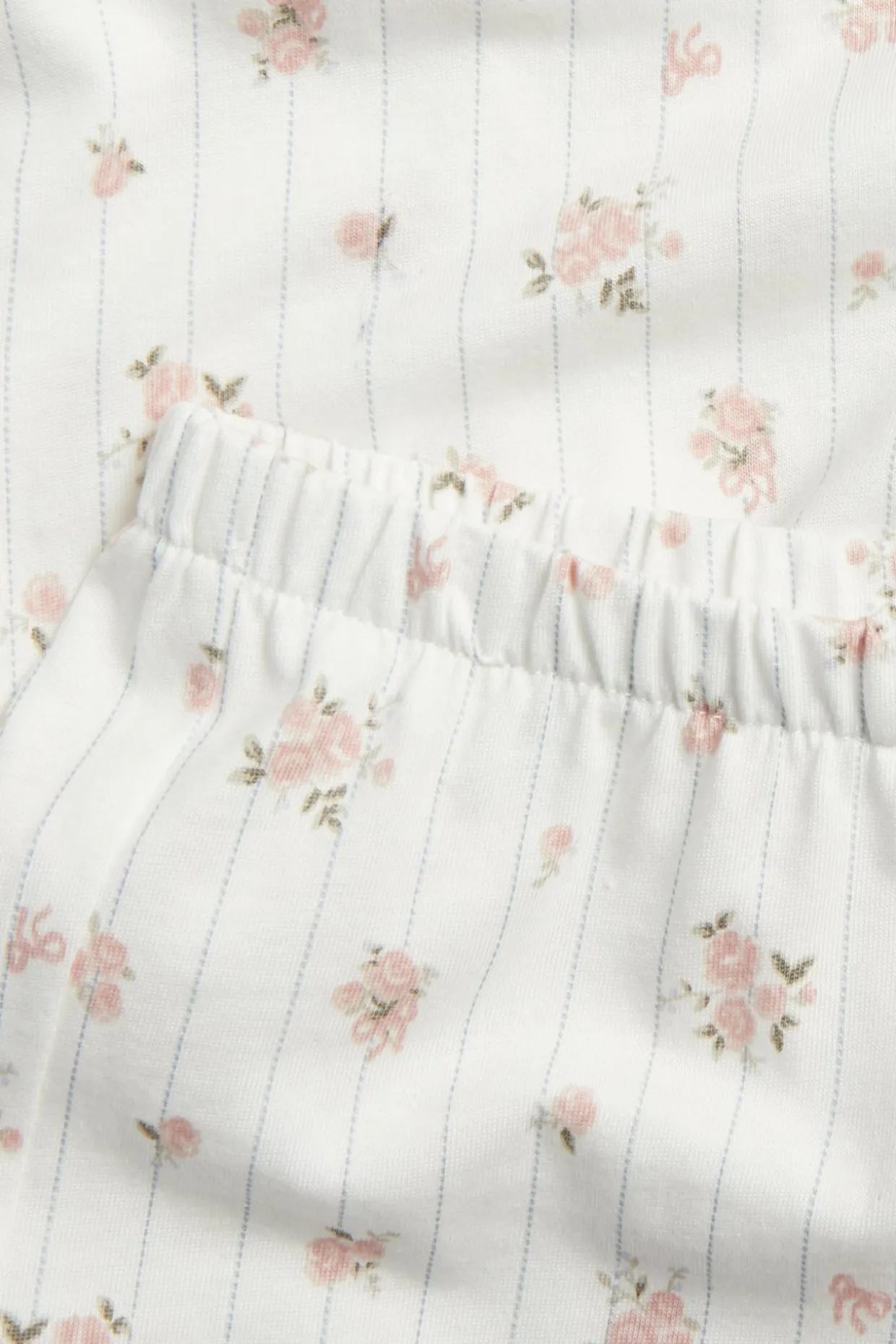 Blomstret pyjamas med volanger