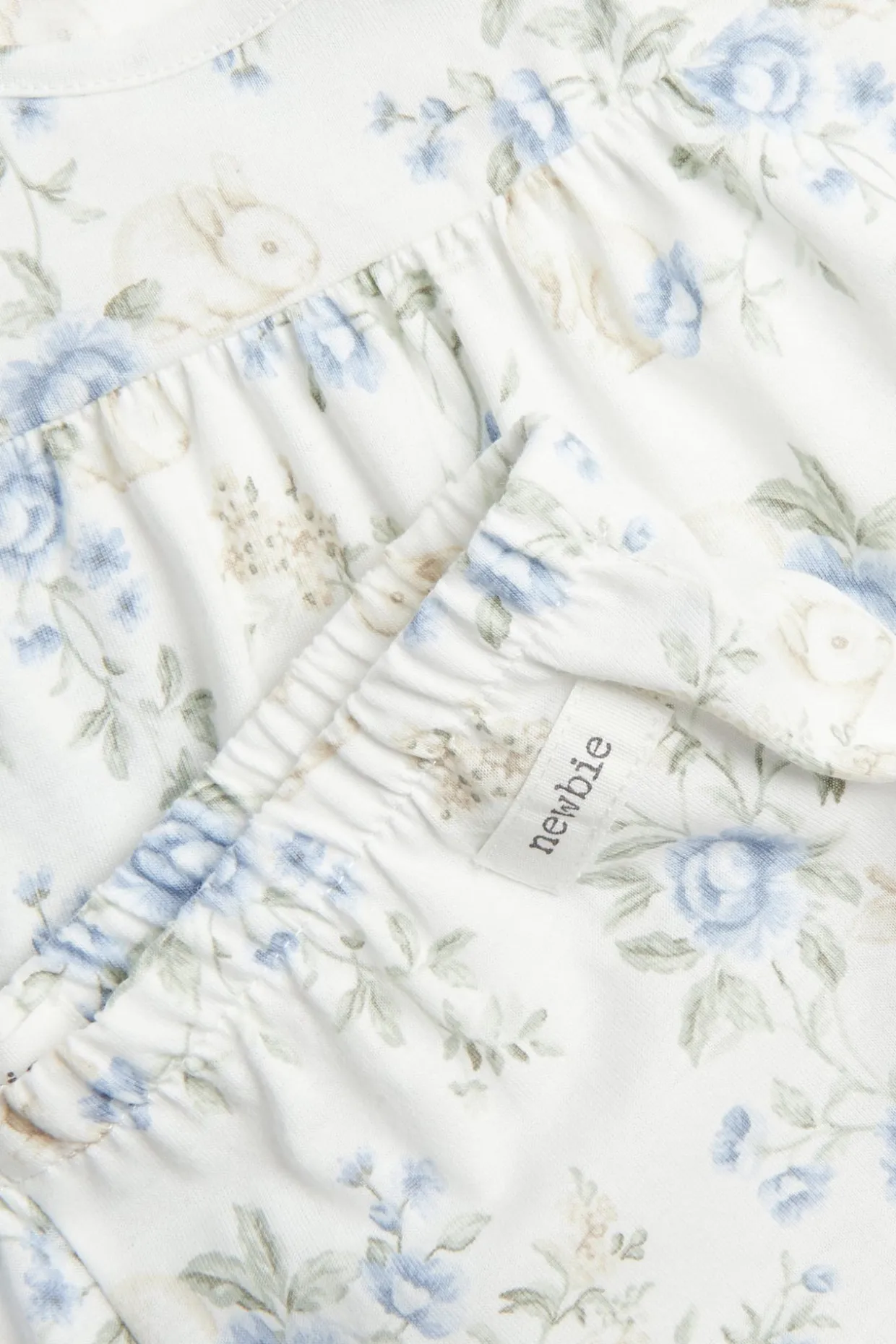 Blomstret pyjamas med volanger