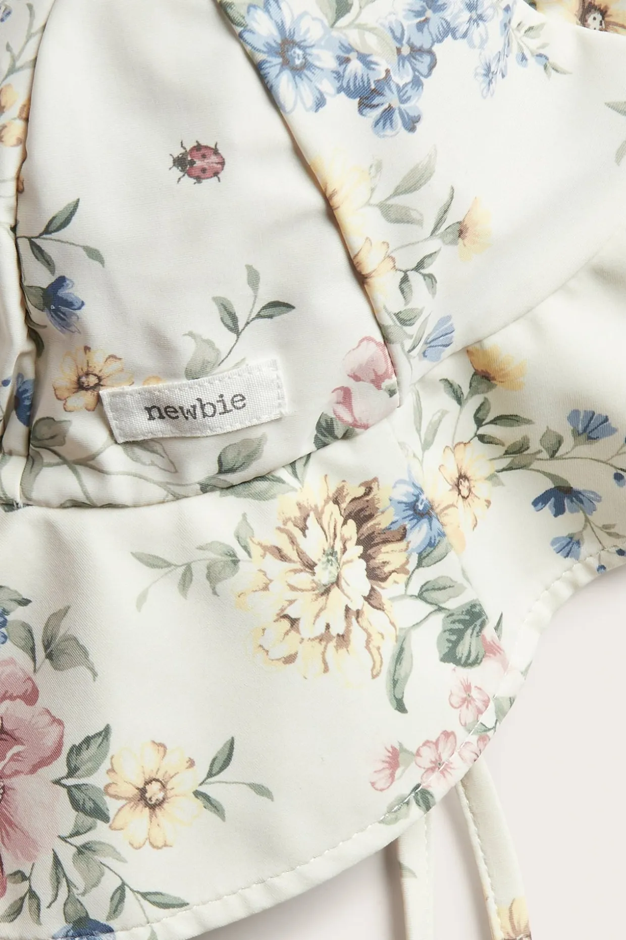 Blomstret solhatt med UV-beskyttelse