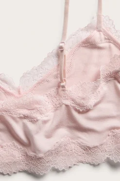 Blondebralette i modal