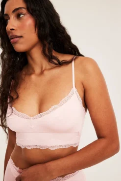 Blondebralette i modal