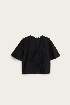 Bluse i bomullspoplin med broderi og knytebånd